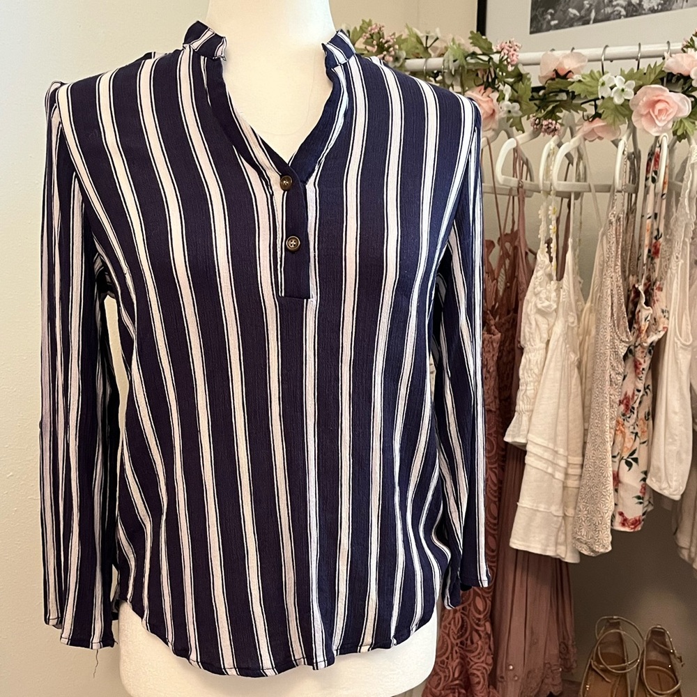 Sadie and Love navy and white stripe light button blouse size M medium